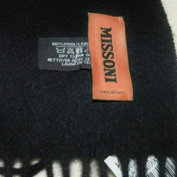 NWT MISSONI 100% Merino Wool Embroidered Logo Scarf with Fringe - Picture 4 of 6